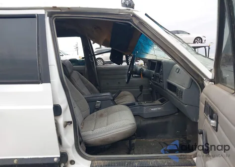 1993 Jeep Cherokee из США, поврежденный, VIN 1J4FJ28SXPL638283